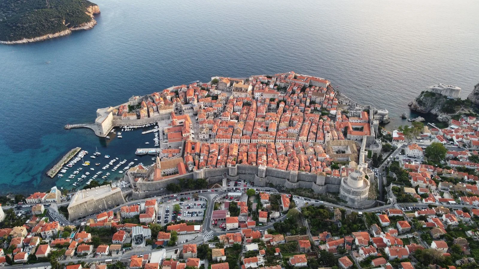 Dubrovnik izvan sezone: gradske zidine i mirne večeri