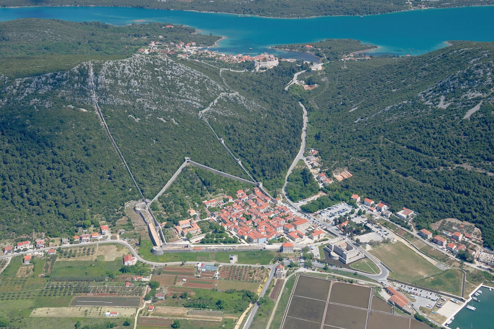 Pelješac i Ston za dvoje: kamenice, vino i duge zidine